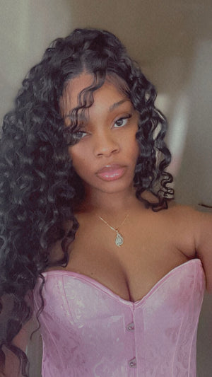 Lay Simone artist and founder of TheLaySimone.com and LayMadeIt.